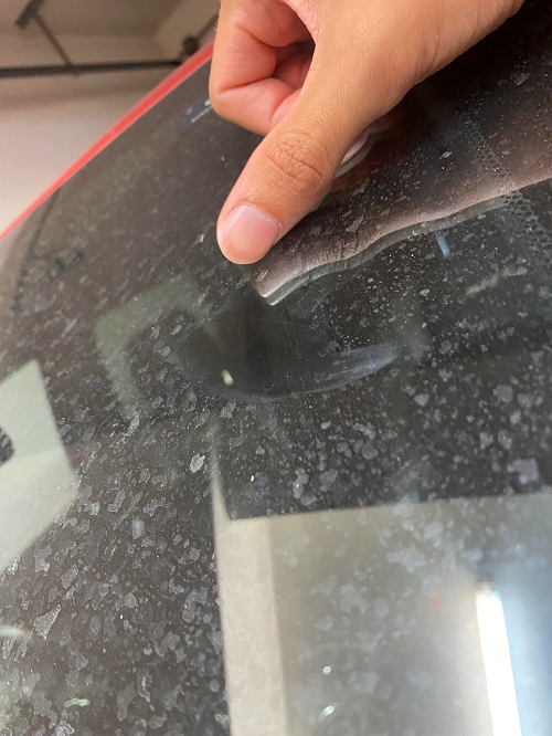 Quy trình tẩy ố kính ô tô chuẩn detailing – An toàn và hiệu quả 9 QUY TRINH TAY O KINH O TO DME 2
